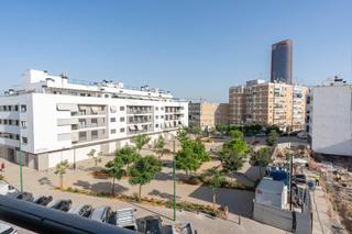Pis a Triana Oeste. Piso con terraza y garaje en el corazón de triana luz, ubicación