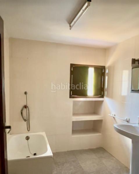 Foto ab8dfcbe-c84a-4d0d-98e1-1892066d1a3f. Masia amb aparcament a Alanís