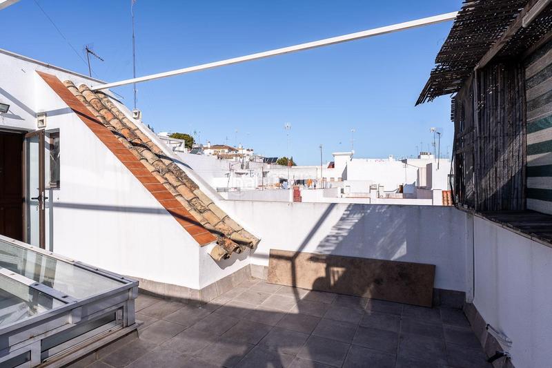 Foto 4a893820-2b31-418b-881f-3e4315590eb6. Casa  de pueblo 103 m 2 dormitorios estudio en Gelves