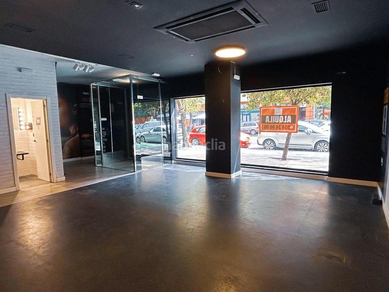 Foto 15d78972-474f-4af8-be5c-d9440dfa8fe7. Alquiler local comercial exclusivo local en la ronda de triana en Sevilla