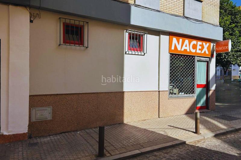 Foto 4df5298d-318a-4b99-b1eb-7d6a813f94fd. Alquiler local comercial  de esquina con escaparate en ronda de triana en Sevilla