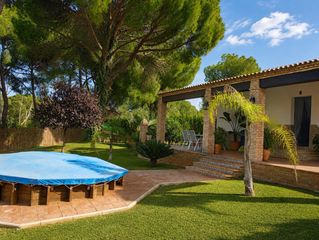 Haus in Hinojos. La casa de campo que parece sacada de un cuento nórdico, a 3 min