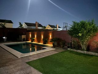 Casa aparellada a Almensilla. Espectacular vivienda pareada con piscina privada en almensilla