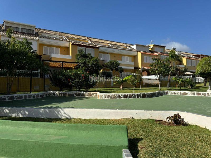 Foto 8bb338bf-21a3-4bba-ac74-b192cee0176a. Casa adossada a Playa de las Américas Arona