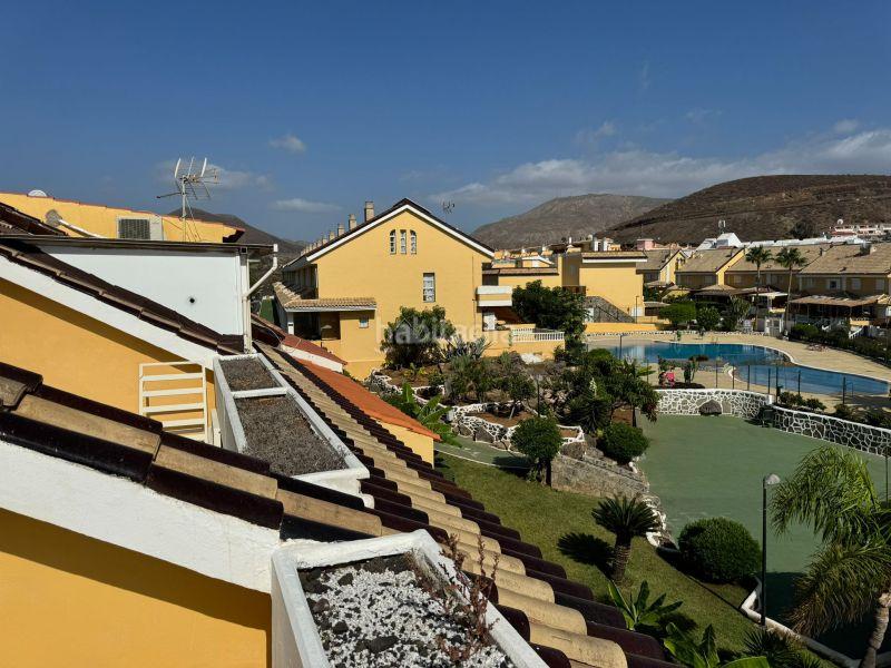 Foto d909cc34-1fed-45ca-afab-abe515cda65d. Casa adossada a Playa de las Américas Arona