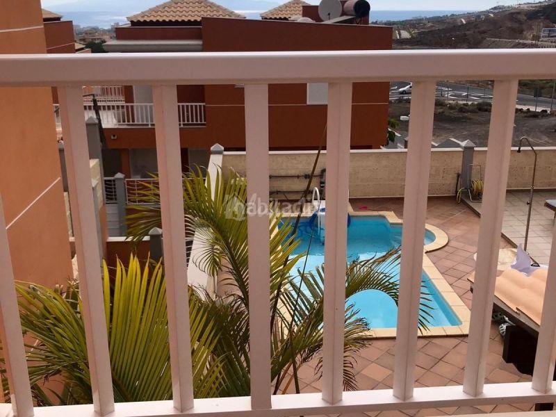 Foto 6739ab1a-0621-4e08-9ffe-39bfcacb3d7a. Casa adosada en Los Cristianos Arona