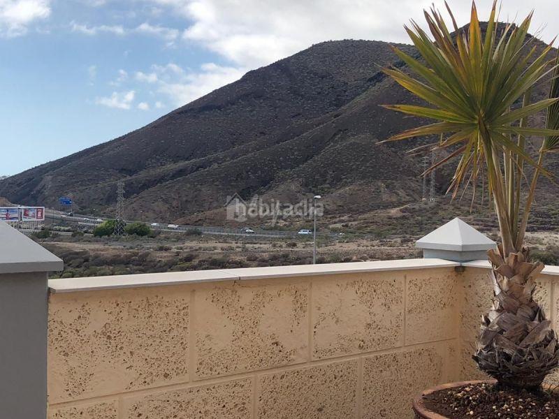 Foto 19bd8e3d-247c-44c3-9d6b-95f21d5adfa6. Casa adossada a Los Cristianos Arona