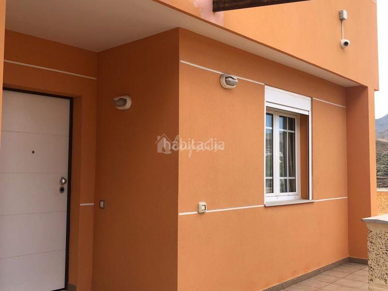 Foto 436fe293-0677-4746-abbe-e6c041aa5c21. Maison jumelée dans Los Cristianos Arona