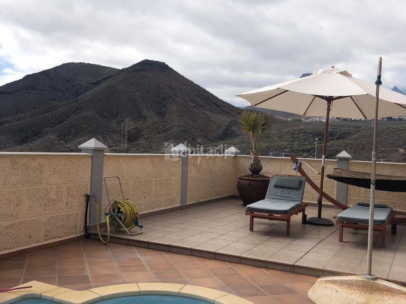 Foto 6c13f395-4514-4157-a075-47140125e6af. Maison jumelée dans Los Cristianos Arona