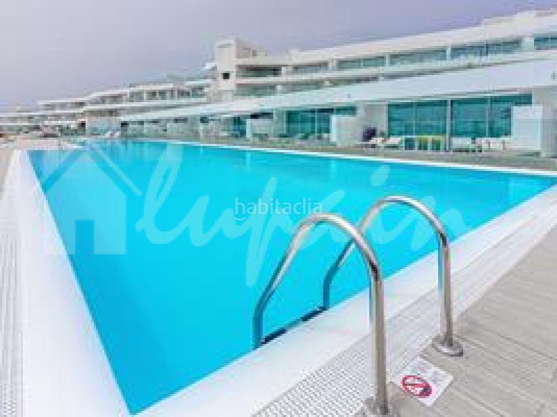 Foto 3866ac8a-a17d-4b4e-914b-eaa08c9ffe86. Apartamento en Playa Fañabé Alto Adeje