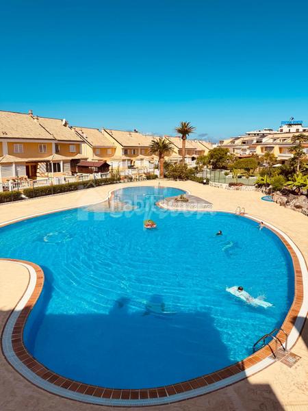 Foto daa383f8-f1f3-4e95-bf37-f10bc77cfce2. Casa adossada a Playa de las Américas Arona