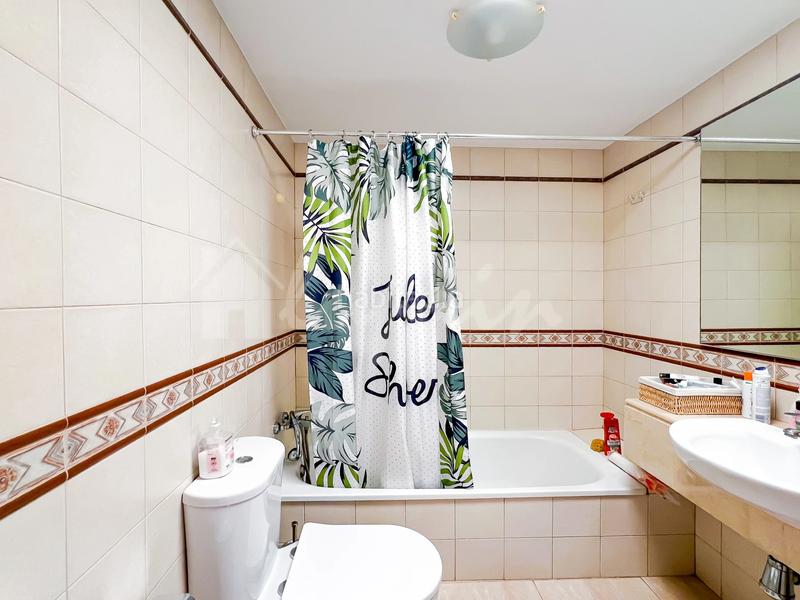 Foto 5b3eecf7-4664-4ee5-a858-a11e9450ffc4. Casa adosada en Torviscas Centro y Alto Adeje