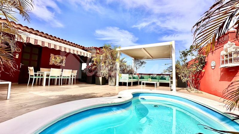 Foto 0c586ae1-c25b-47da-8b9e-8e9a5d153392. Casa adosada en Playa del Duque Adeje