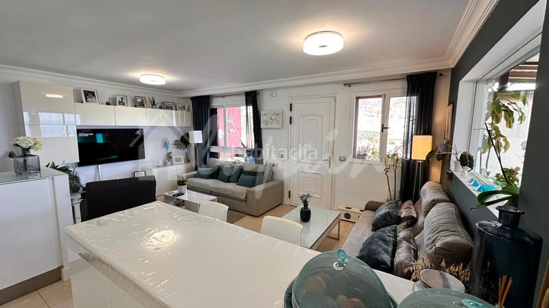 Foto 77c7accb-9ea2-4966-860d-1b39cd1c771c. Casa adosada en Playa del Duque Adeje