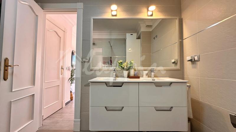 Foto f2666201-6a3d-48c0-9a3f-4094ecbf4cdd. Casa adossada a Playa del Duque Adeje