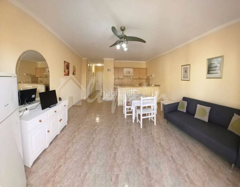 Foto dc05e0ac-6800-40b6-bf70-325ef291d736. Apartamento en Playa de las Américas Adeje