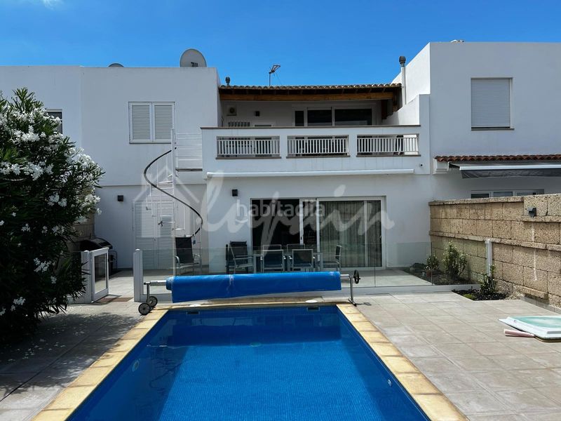 Foto b38f5026-74e1-450f-9980-5ec5611ca4d6. Casa adossada a Costa del Silencio Arona