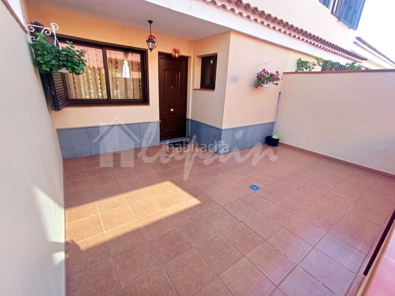 Foto 8d75042e-0d3f-4146-8897-4a85a4d94463. Casa adossada a Torviscas Centro y Alto Adeje