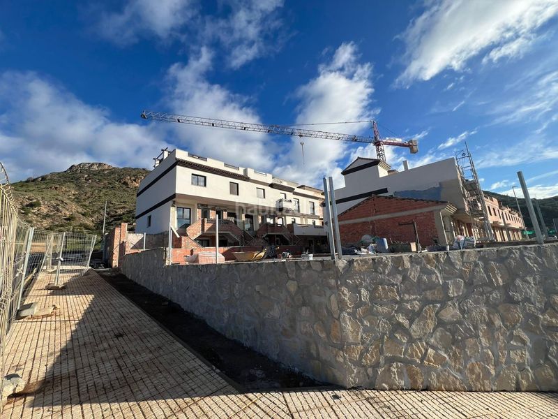 Foto 125aa444-ee58-4acd-b5da-5179a3337049. Casa adossada amb aparcament piscina a Portmán Unión (La)