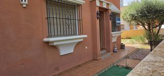 Casa a Las Lomas de Rame-Bahía Bella. Bungalow en planta baja de esquina con amplio jardín privado en