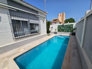 Xalet en Santiago de La Ribera. Chalet independiente de una sola planta a 100 metros del mar en