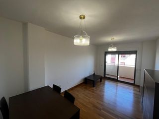 Pis a Juan de Borbón. Venta de piso en juan de borbón, junto a parada tranvía