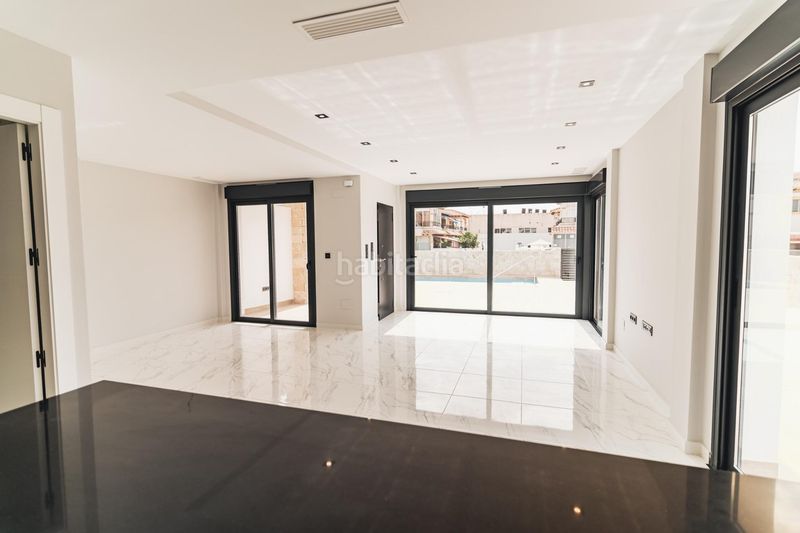 Foto 5579932b-4e32-4396-a90c-f3d4a9609c95. Chalet complejo residencial de nueva obra en punta prima en Orihuela