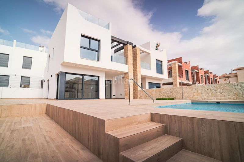 Foto 97483e92-8a6f-4228-b812-504484c036c0. Chalet complejo residencial de nueva obra en punta prima en Orihuela