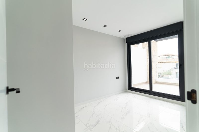 Foto bfcb9a61-a178-4366-8b3c-a3b9f992cb25. Chalet complejo residencial de nueva obra en punta prima en Orihuela
