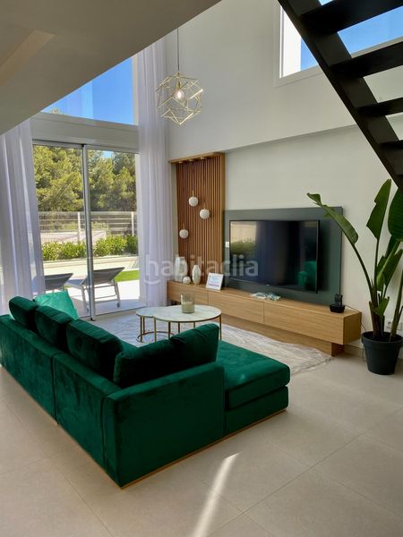 Foto f8e54b66-920a-44a5-a2c7-40d58d4d0659. Chalet avec parking piscine dans Golf Bahía Finestrat