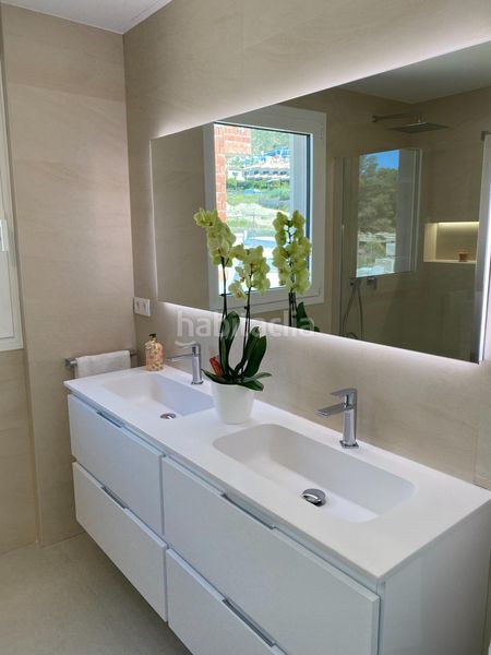 Foto f90271ad-f8ae-4937-9b12-da558d000521. Chalet avec parking piscine dans Golf Bahía Finestrat