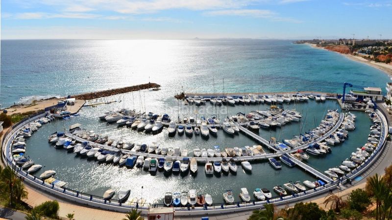 Foto 4967f79d-1455-474b-9618-13a653890d4a. Xalet amb aparcament piscina a Campoamor Orihuela