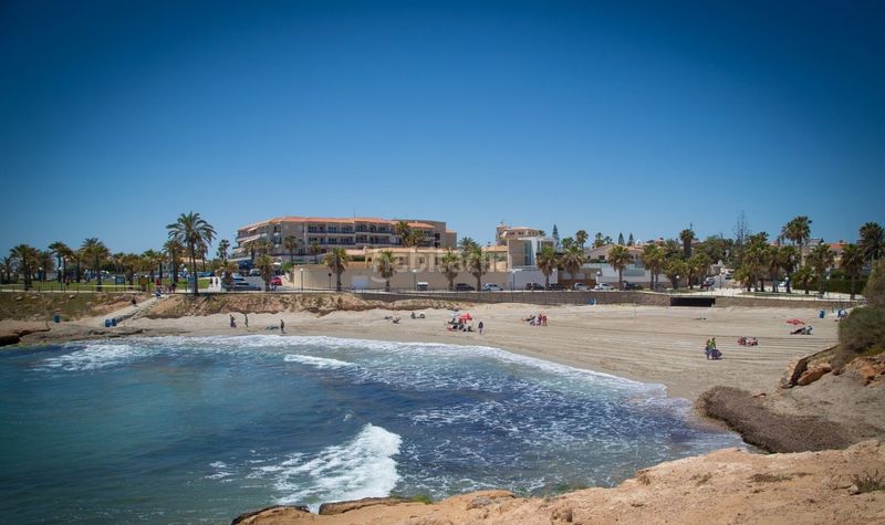 Foto abeb9625-c3d6-4554-8a19-a14a0912bb94. Xalet amb aparcament piscina a Campoamor Orihuela