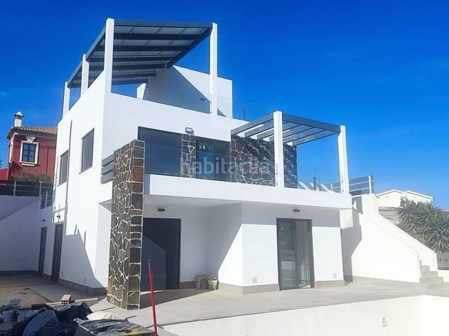 Foto 18bf2397-9cdc-4bae-b743-174a118ad888. Xalet amb piscina a Rojales