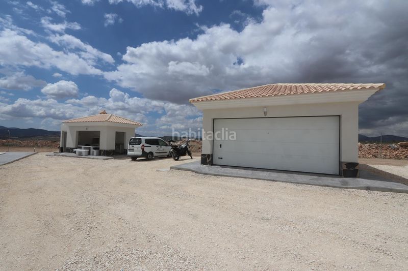 Foto a94bee43-d4a1-407b-bcaa-e84654110323. Xalet amb piscina a Pinoso