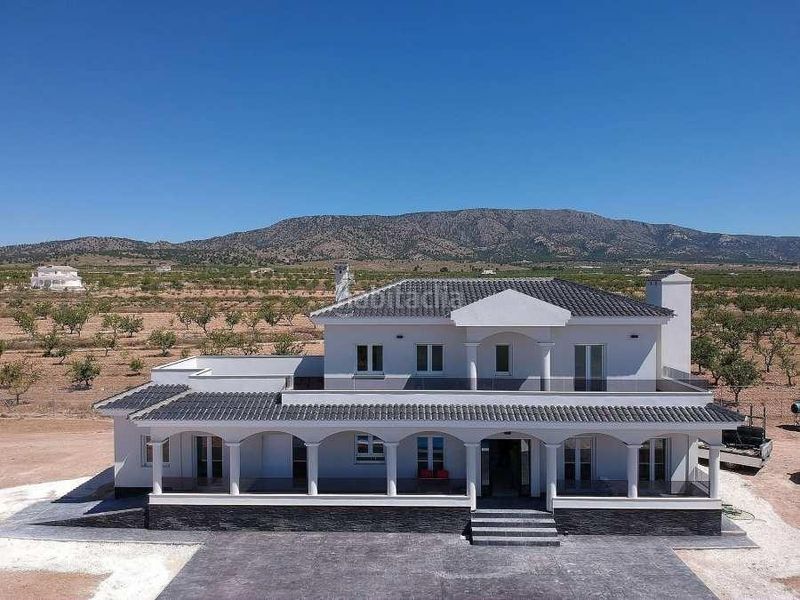 Foto eaf8fd26-c966-4c05-a63a-bf44b41c6d53. Chalet villas de obra nueva en Pinoso