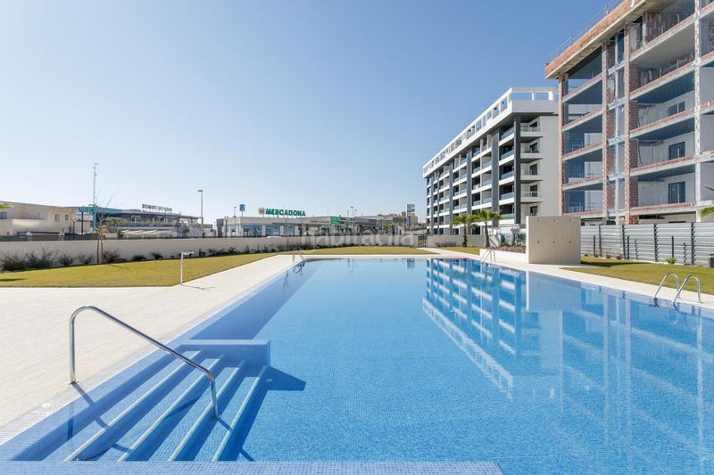 Foto 0739d8b0-af5f-4e8d-9aee-8d62db09a3cc. Apartament amb aparcament piscina a Torreblanca Torrevieja