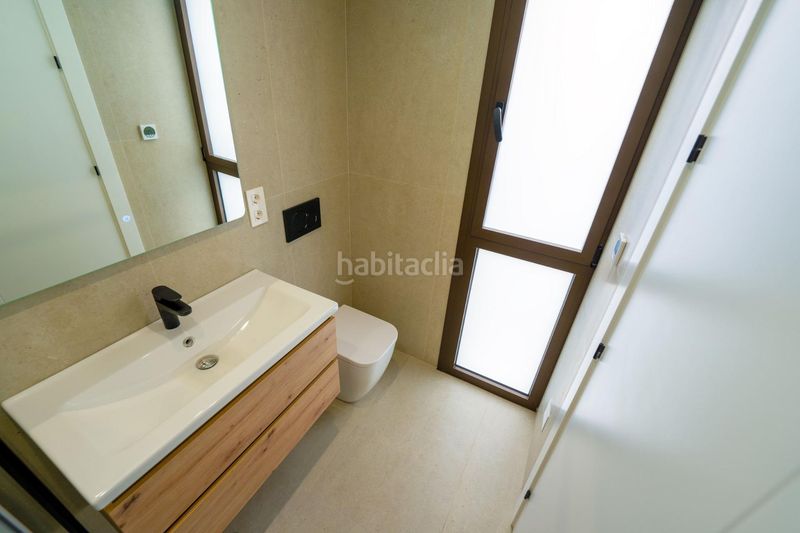 Foto 72a3e92c-70b8-4061-8b05-1a5e6f2a7b77. Casa aparellada amb aparcament a Almoradí