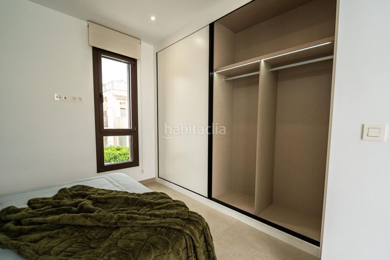 Foto 8edbd4a1-111b-430f-846e-36421fae7756. Casa aparellada amb aparcament a Almoradí