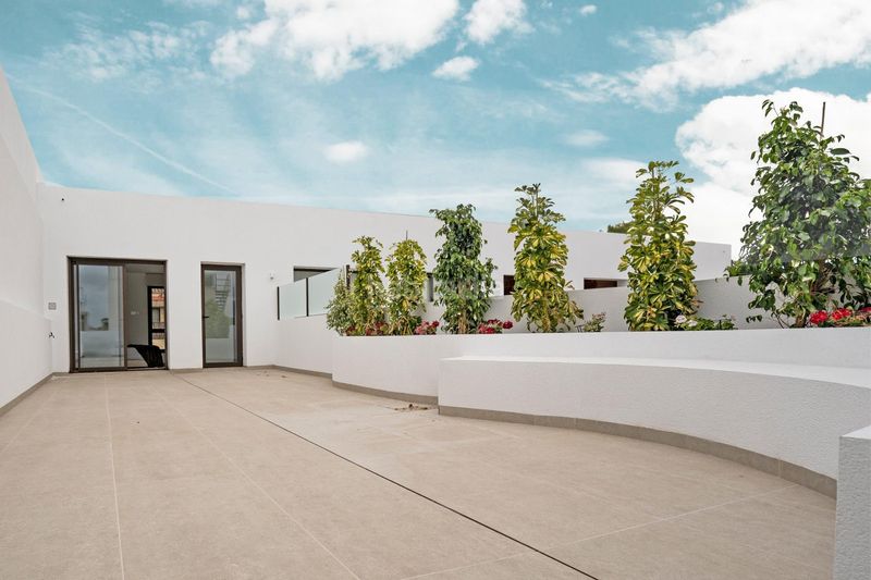 Foto 9643dbcb-5f2d-485c-b4b0-10b61ca2c22b. Casa aparellada amb aparcament a Almoradí