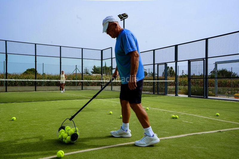 Foto a23198e3-6f6e-45d9-8087-789188ca09ea. Casa aparellada amb aparcament a Almoradí