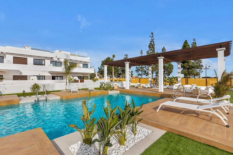 Foto a5ea2651-9fa4-4b14-bcd3-6f5b7fd95123. Casa amb aparcament piscina a Las Lomas de Rame-Bahía Bella Alcázares (Los)