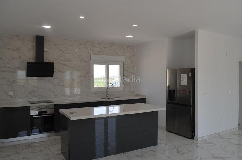 Foto 4bcdeb0f-9b74-4e27-bc43-de6cecd77a6b. Xalet amb piscina a Pinoso