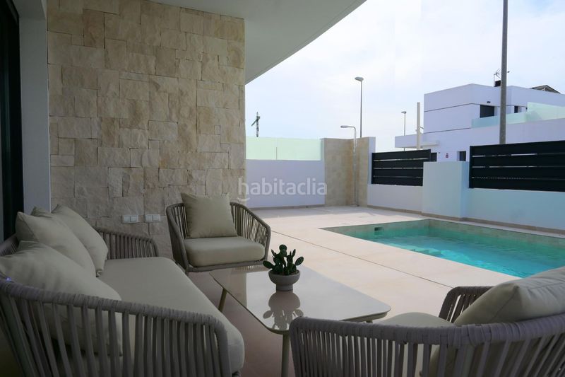 Foto 6b2982c7-d09b-4827-b122-5999e408229e. Casa aparellada amb aparcament piscina a Dolores