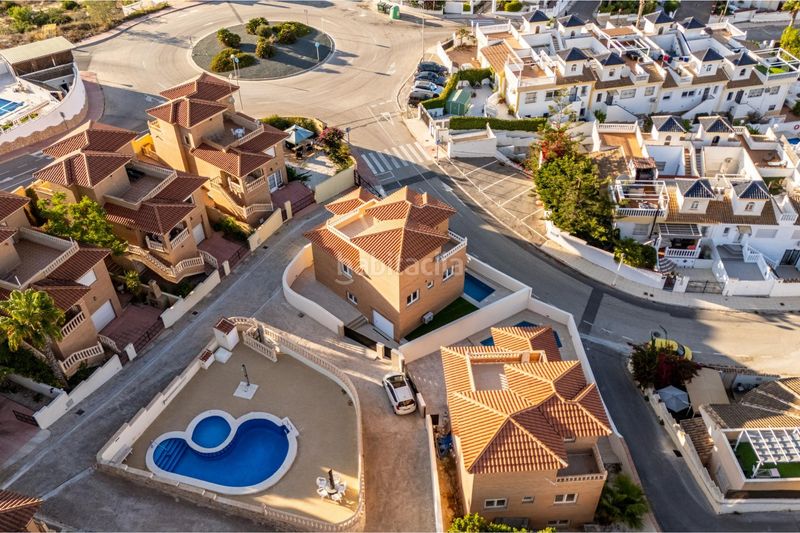 Foto b3b80131-288d-4ebc-8f60-b89f549992db. Xalet amb aparcament piscina a Rojales
