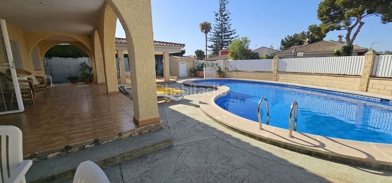 Foto a321ee91-d393-4ccf-89a4-7f33394e2856. Chalet en Campoamor Orihuela