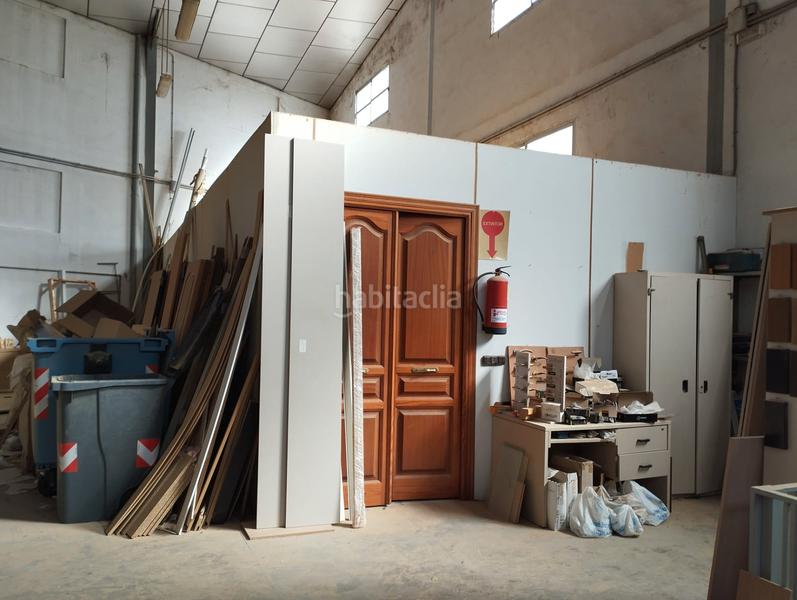 Foto 13e4e129-d1b5-4e67-b17f-0ddcb59b040c. Capannone industriale in Poleares Lucena