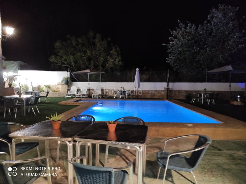 Foto 22af5851-11d3-478d-b05f-f74a01d98102. Xalet amb xemeneia aparcament piscina a Cabra