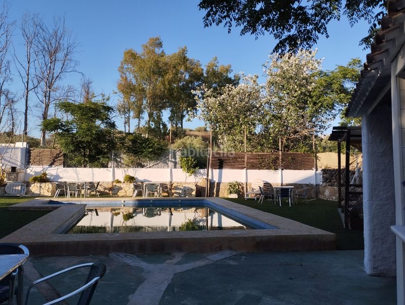 Foto 705482a3-0e0e-45a3-8f6a-54d1eb083a18. Xalet amb xemeneia aparcament piscina a Cabra