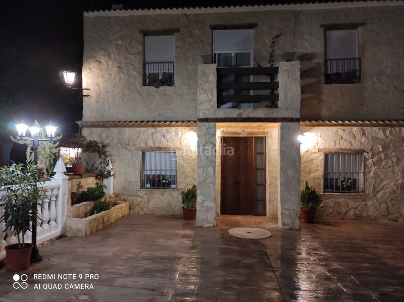 Foto a84006ce-ec00-4fce-b1d0-f50f48871a7a. Xalet amb xemeneia aparcament piscina a Cabra